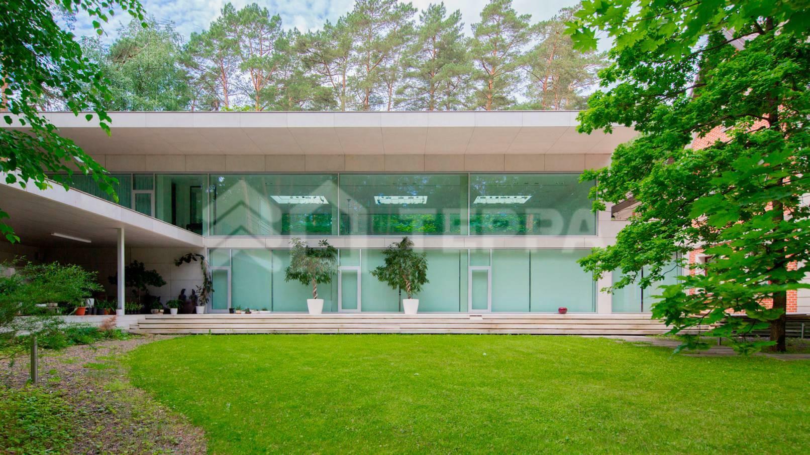 2-этажный коттедж 1 100 м² с отделкой