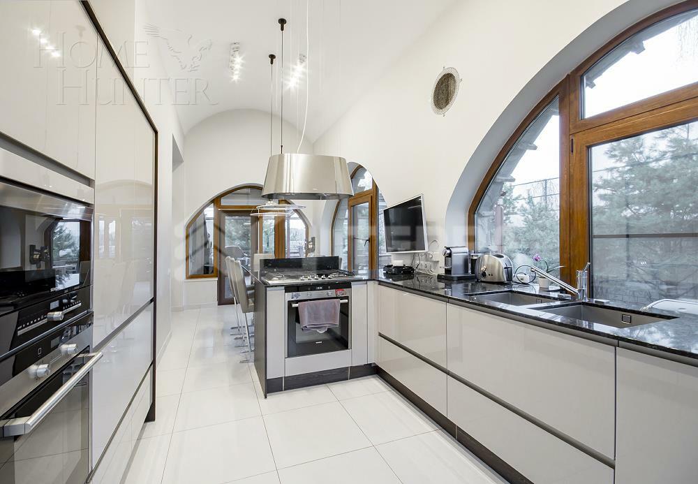 3-этажный коттедж 750 м² с отделкой