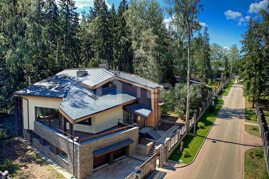 2-этажный коттедж 760 м² без отделки