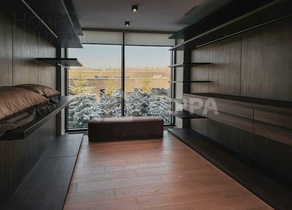 3-этажный коттедж 2 600 м² с отделкой