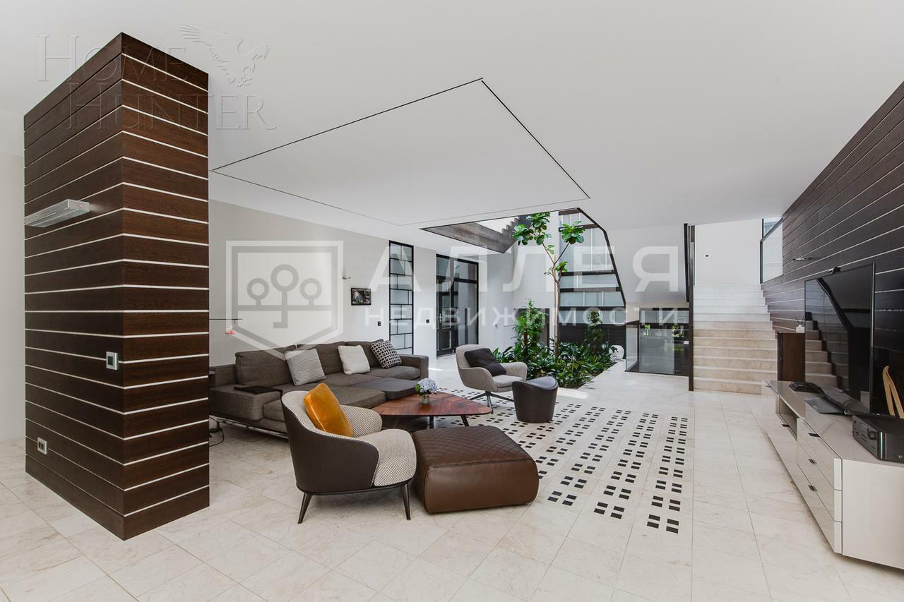 4-этажный коттедж 1 100 м² с отделкой