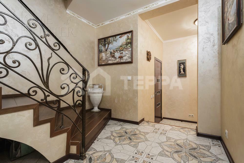 3-этажный таунхаус 200 м² с отделкой