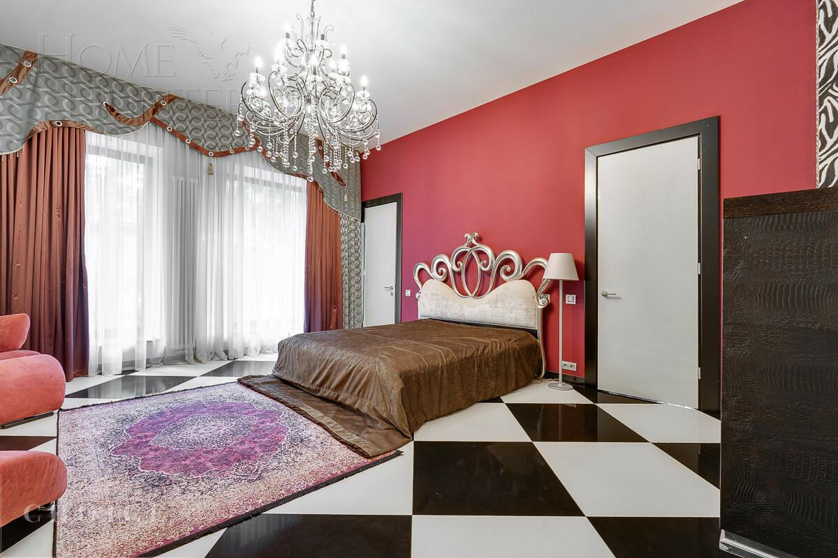 3-этажный коттедж 1 300 м² с отделкой