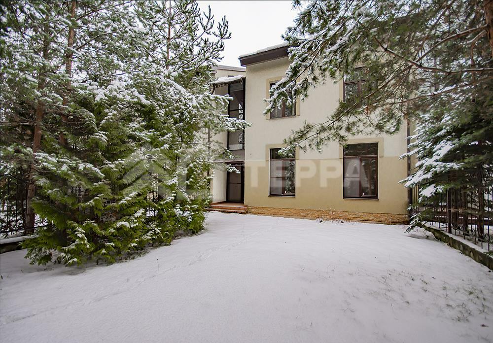 3-этажный таунхаус 350 м² с отделкой