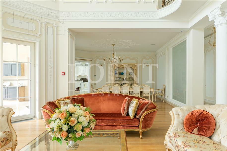 2-этажный коттедж 1 800 м² с отделкой