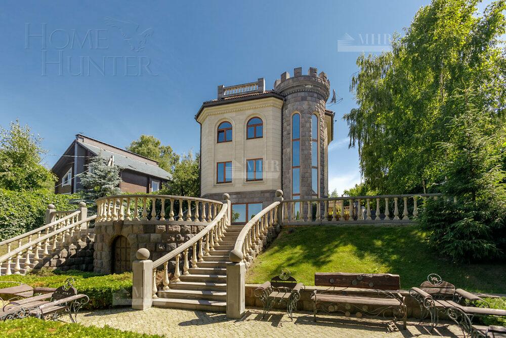 3-этажный коттедж 1 200 м² без отделки