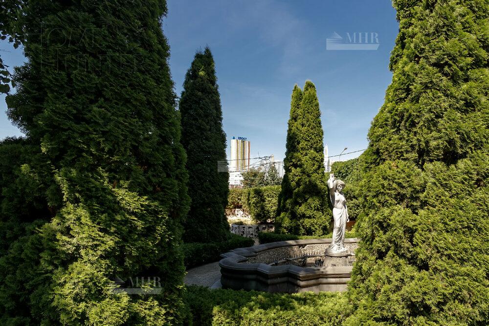 3-этажный коттедж 1 200 м² без отделки