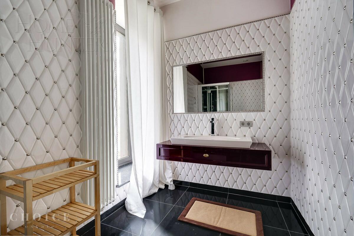 3-этажный коттедж 1 300 м² с отделкой