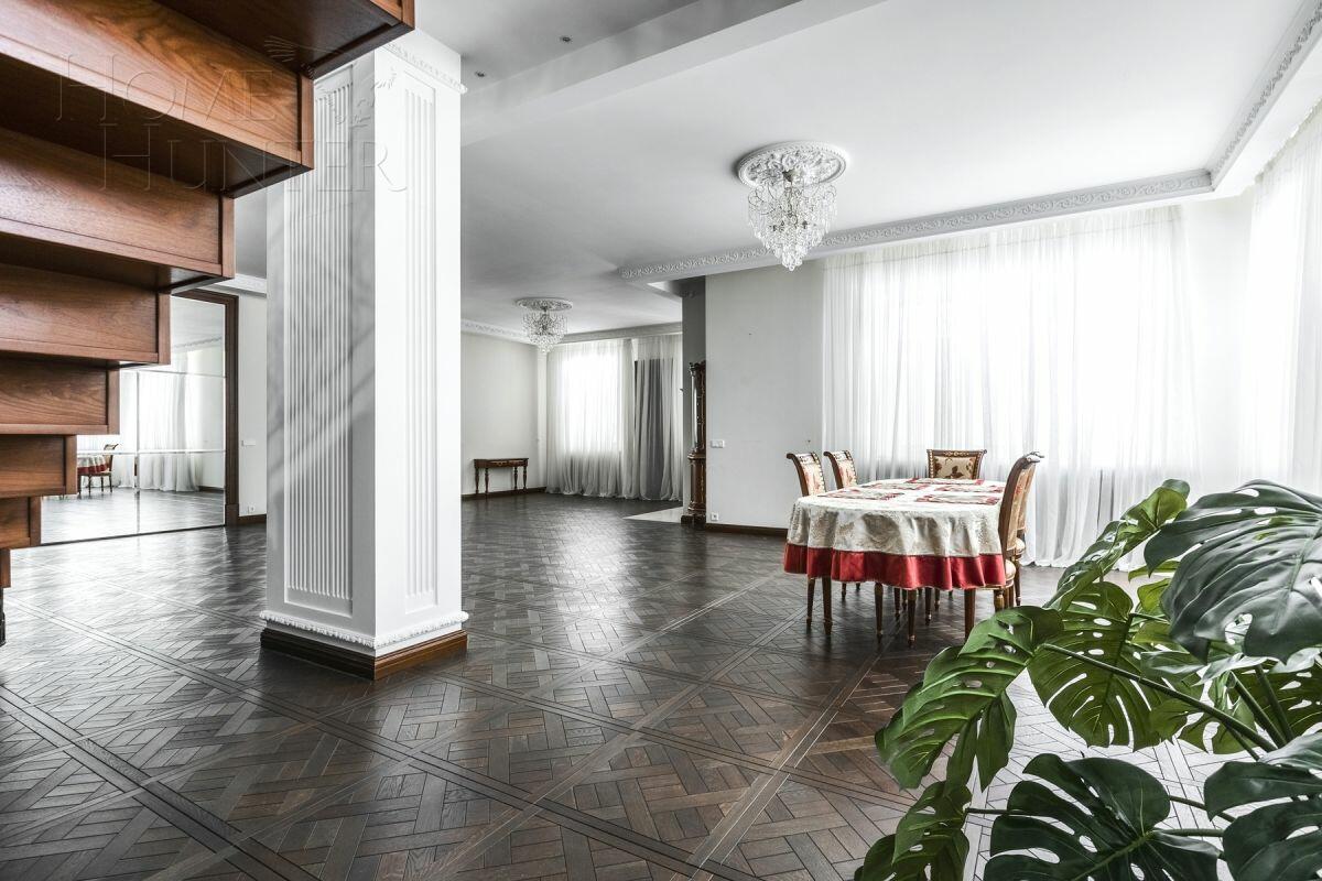 2-этажный коттедж 817 м² с отделкой