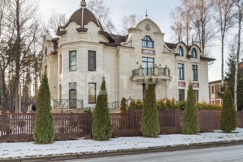 2-этажный коттедж 1 100 м² с отделкой