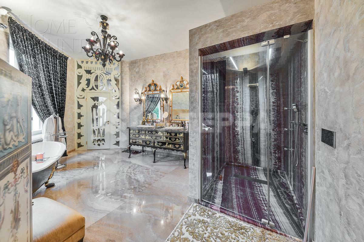 3-этажный коттедж 1 800 м² с отделкой