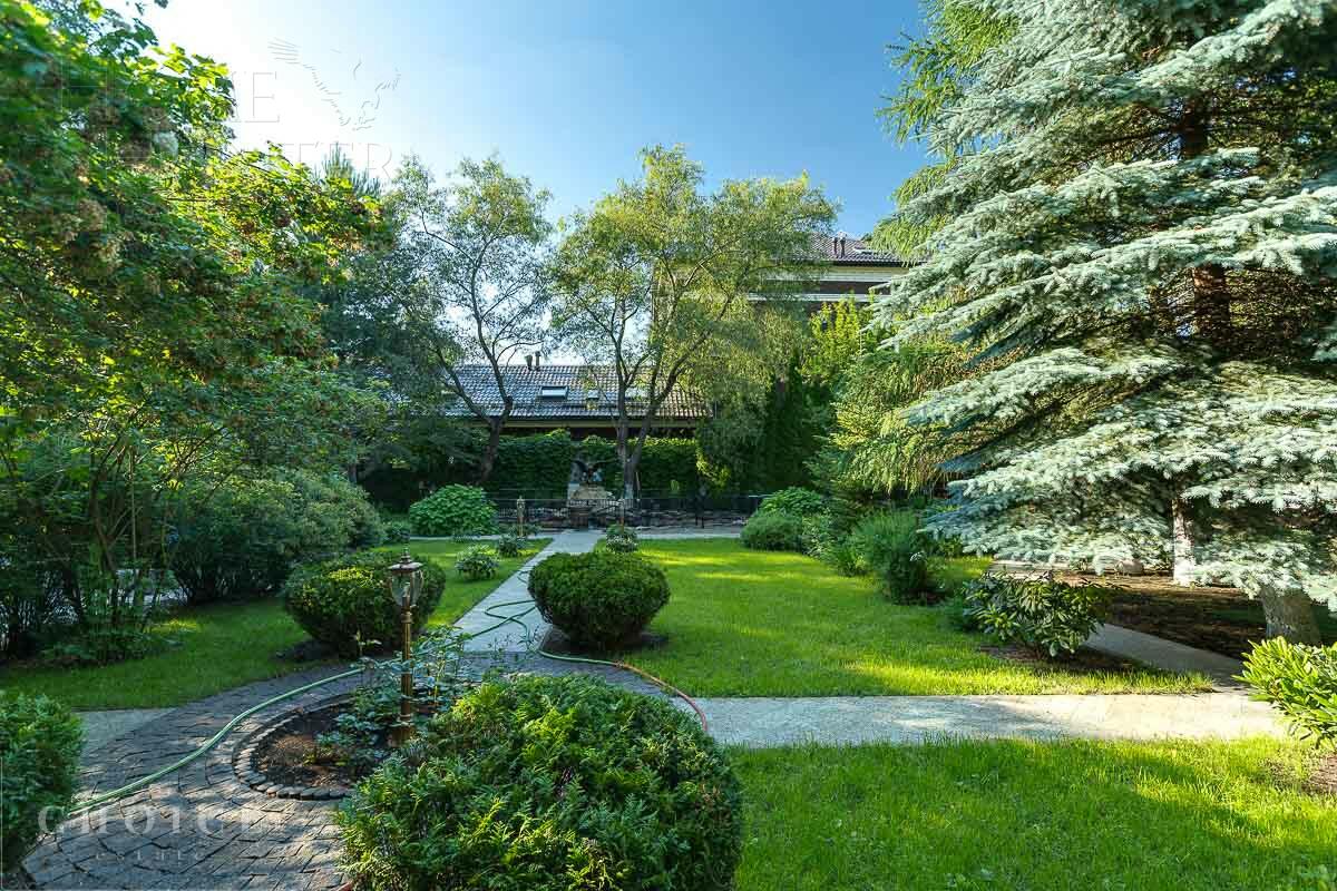 4-этажный коттедж 1 200 м² с отделкой