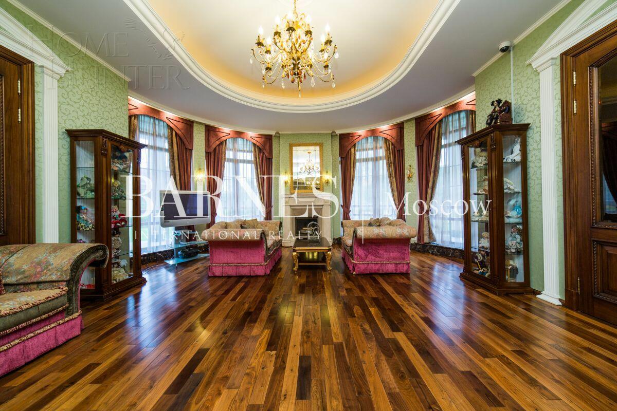 2-этажный коттедж 1 400 м² с отделкой