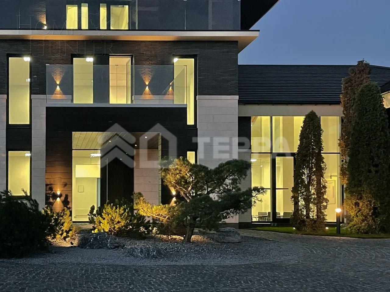 3-этажный коттедж 1 770 м² без отделки