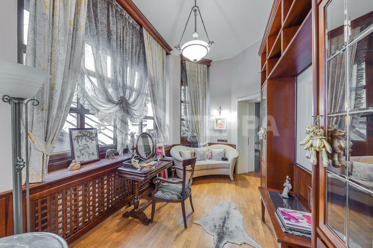 3-этажный коттедж 1 800 м² с отделкой