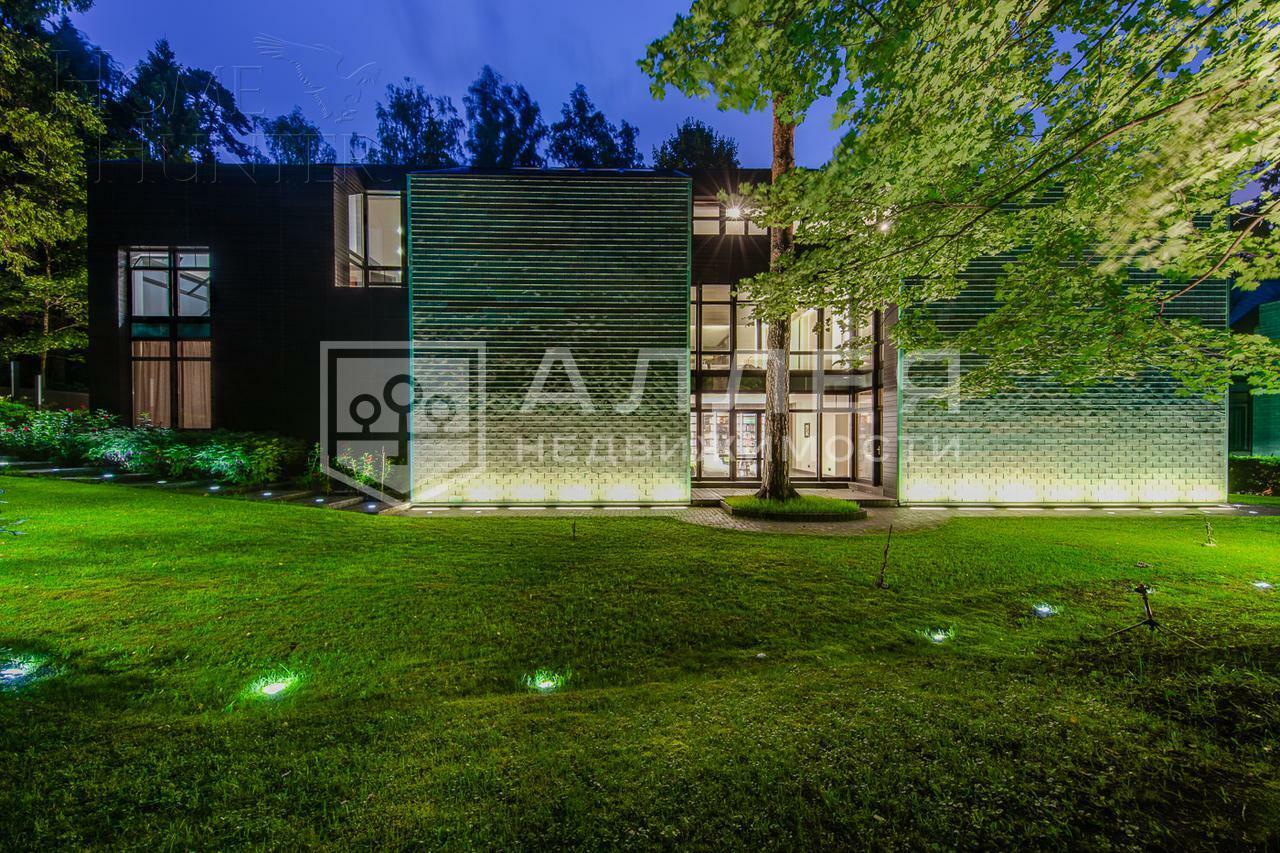 4-этажный коттедж 1 100 м² с отделкой