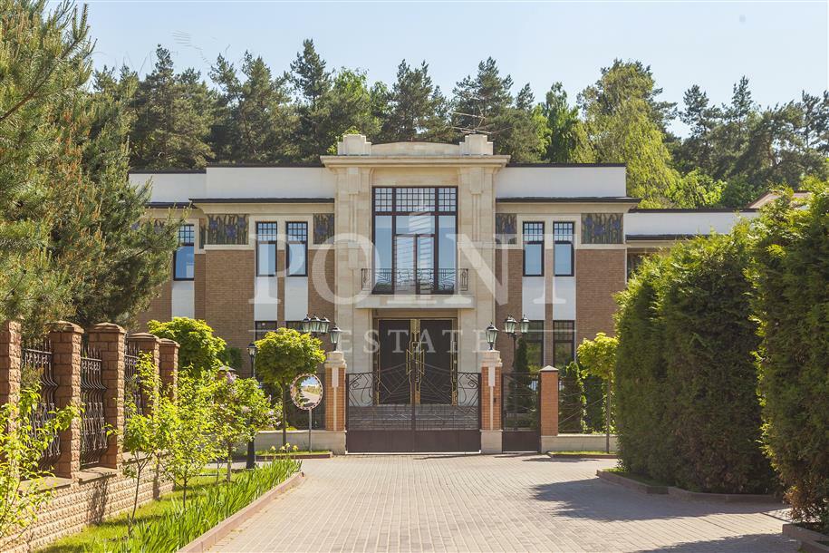 2-этажный коттедж 1 372 м² с отделкой