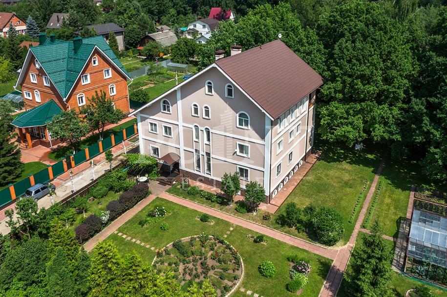 3-этажный коттедж 850 м² с отделкой