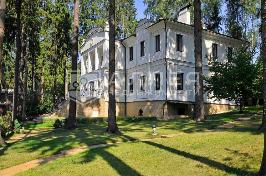 2-этажный коттедж 850 м² с отделкой