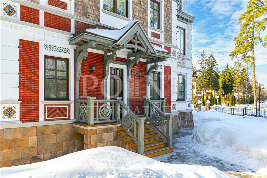 3-этажный коттедж 697 м² с отделкой