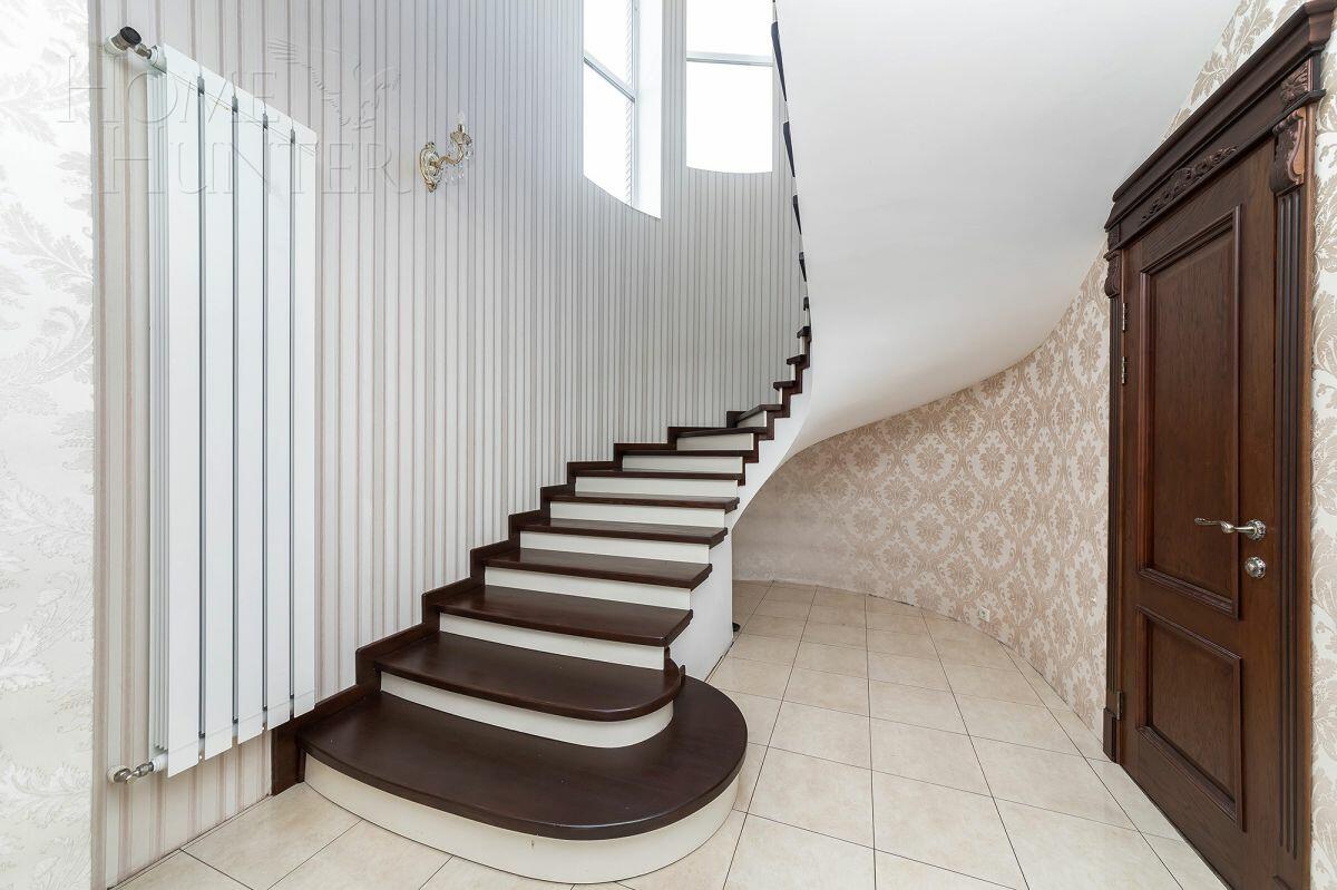 2-этажный коттедж 350 м² с отделкой