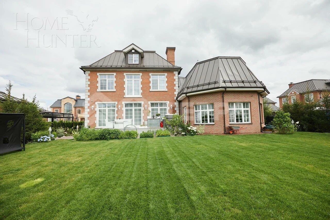 3-этажный коттедж 550 м² с отделкой