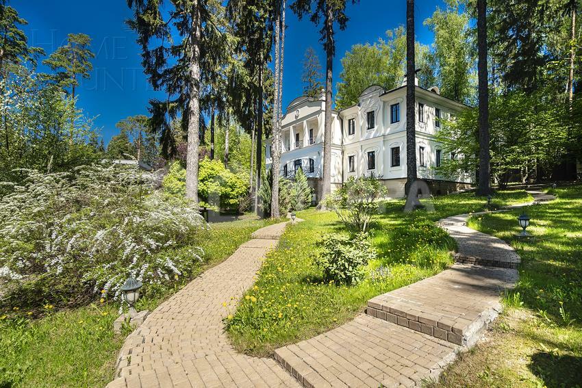 2-этажный коттедж 850 м² с отделкой