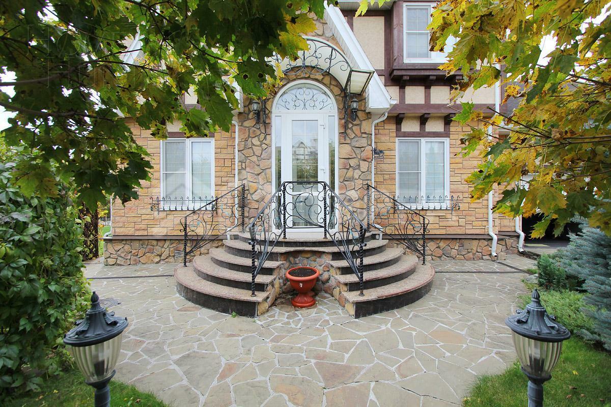 2-этажный коттедж 300 м² с отделкой