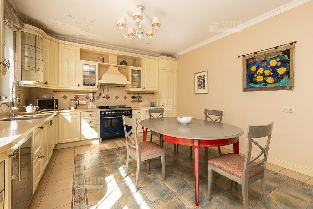 2-этажный коттедж 333 м² с отделкой