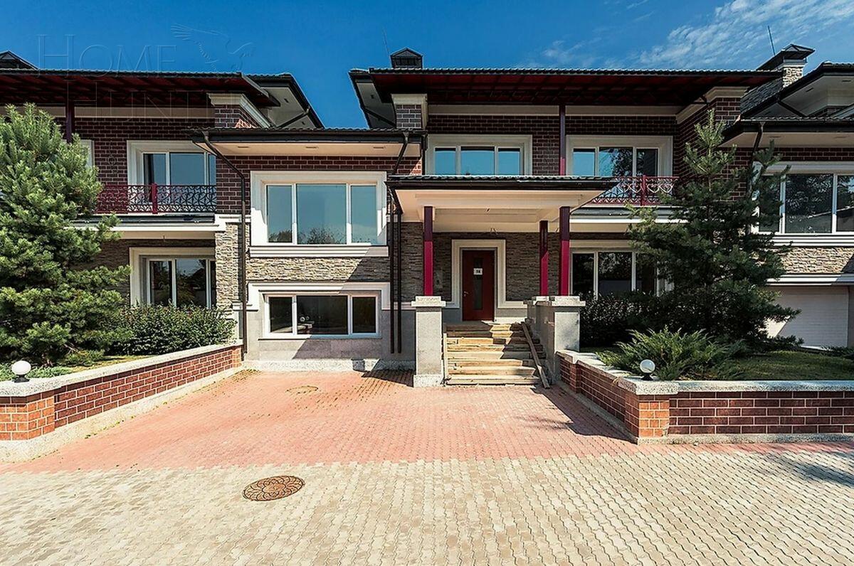 2-этажный таунхаус 338 м² с отделкой