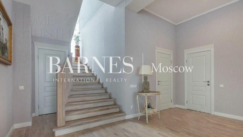 2-этажный коттедж 320 м² с отделкой