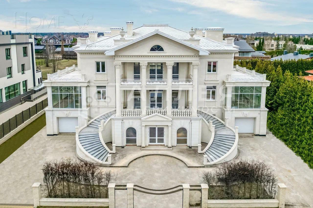 3-этажный коттедж 1 532 м² без отделки