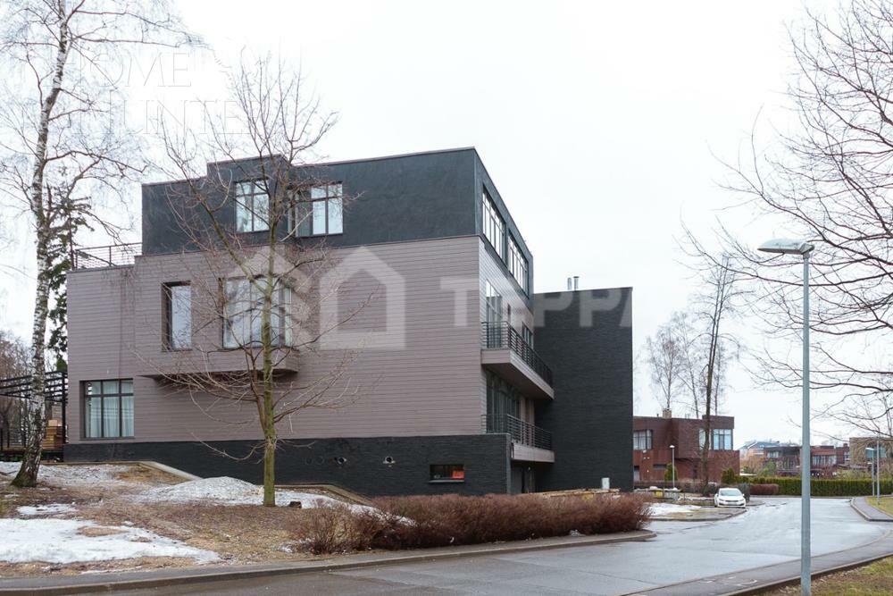 3-этажный таунхаус 945 м² с отделкой