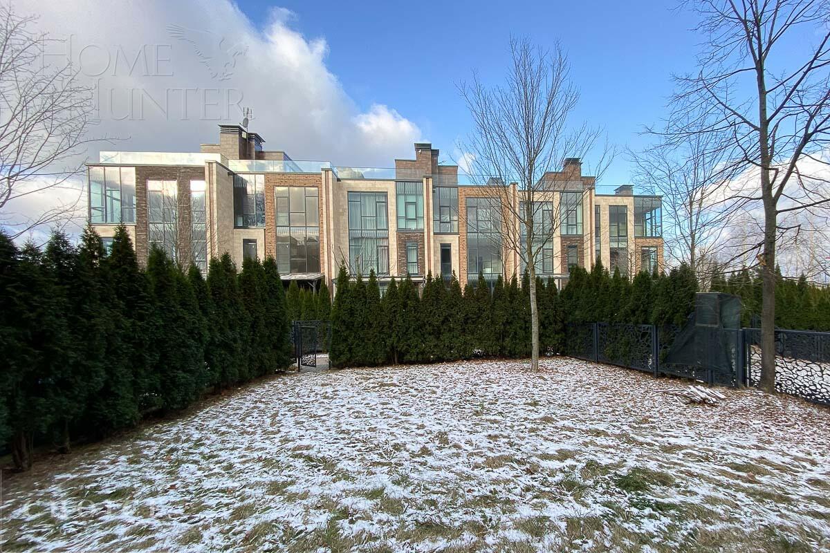 3-этажный таунхаус 244 м² без отделки