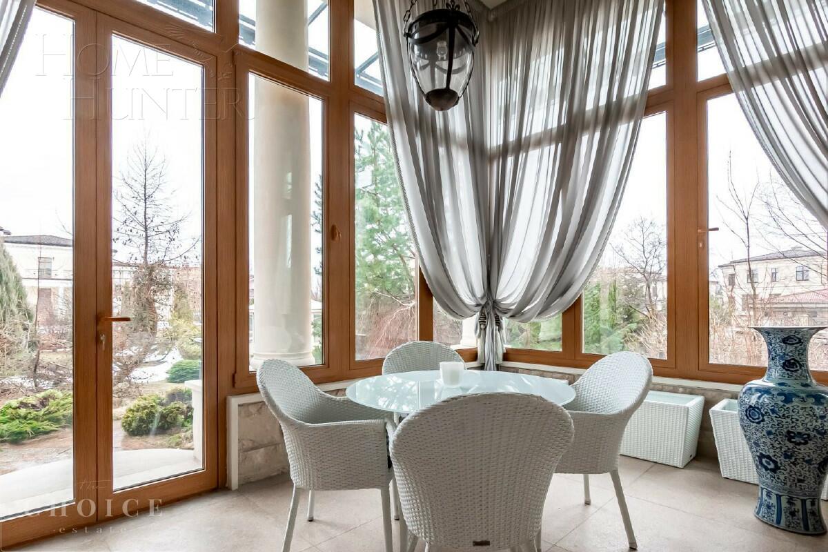 2-этажный коттедж 1 100 м² с отделкой