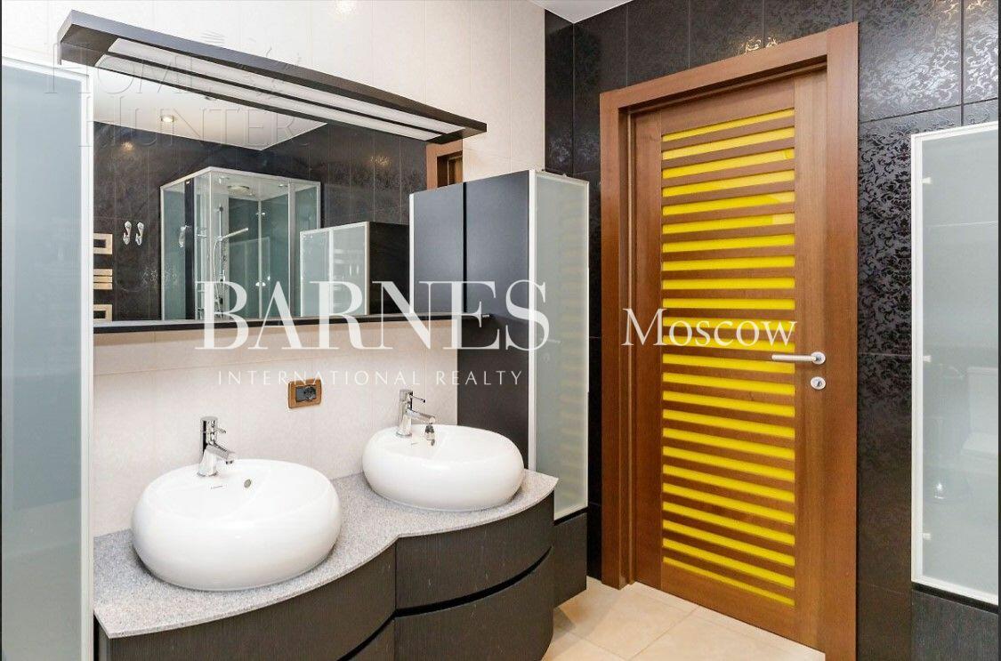 3-этажный таунхаус 350 м² с отделкой