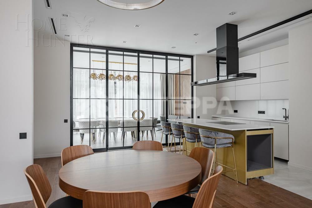 3-этажный таунхаус 945 м² с отделкой