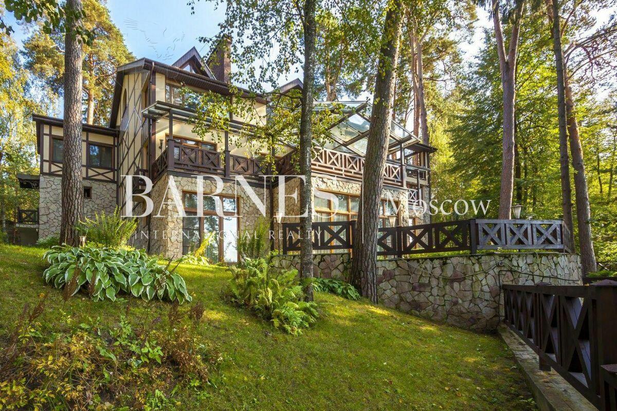 3-этажный коттедж 1 000 м² с отделкой