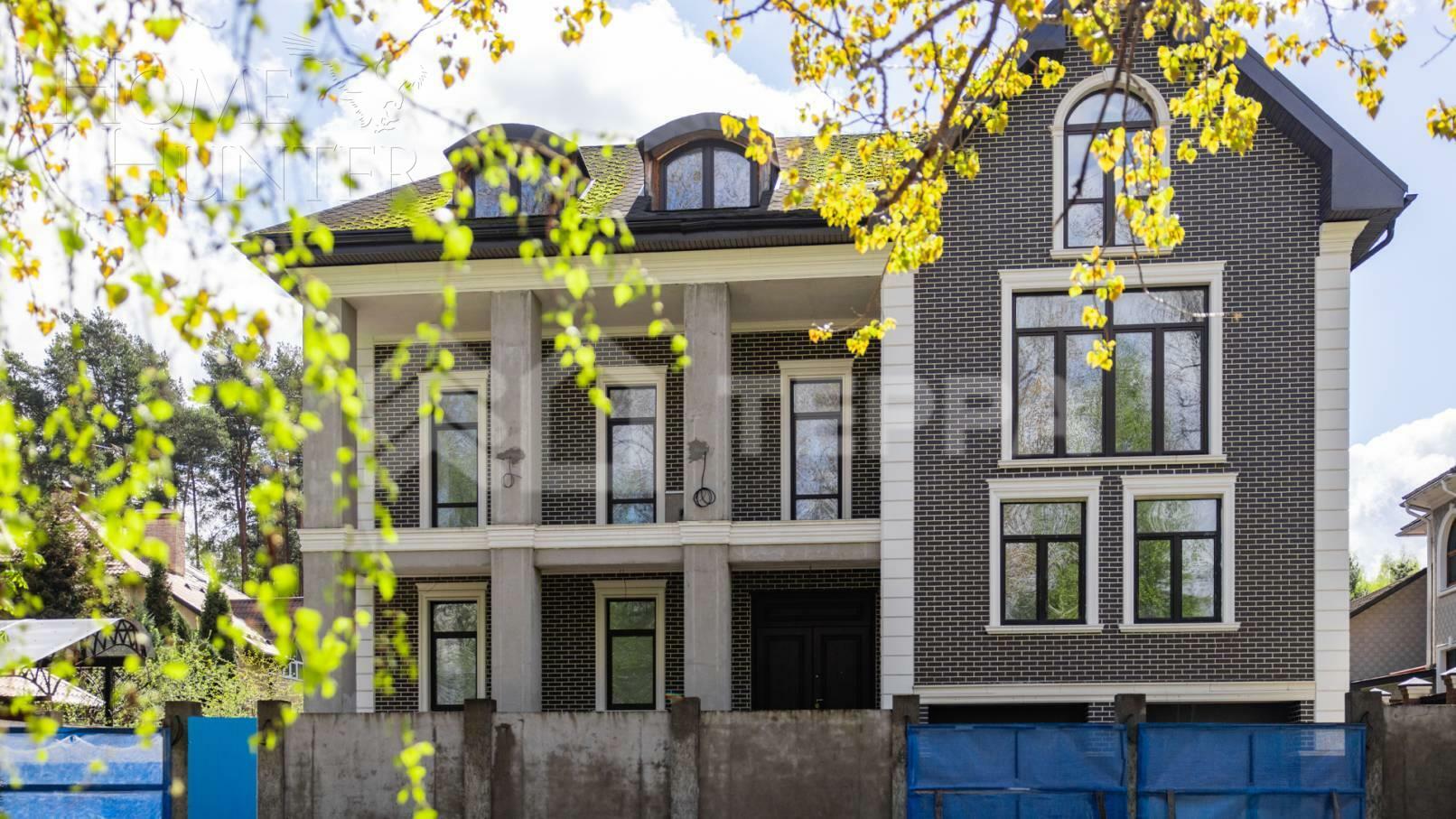 2-этажный коттедж 1 300 м² без отделки