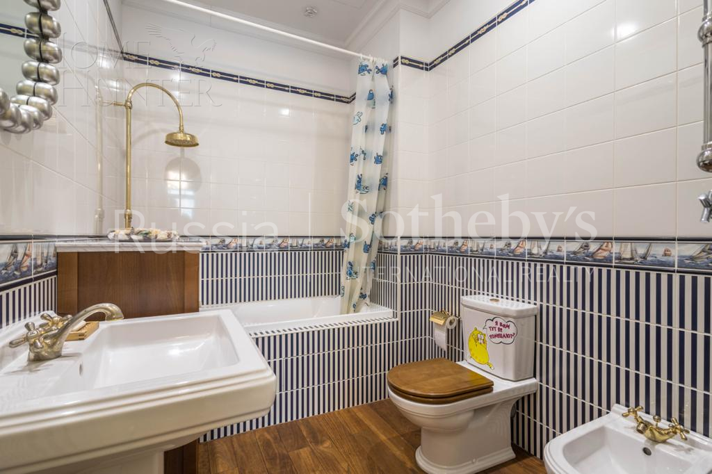 5-КОМН. КВАРТИРА С ОТДЕЛКОЙ 240 М² НА 3 ЭТАЖЕ