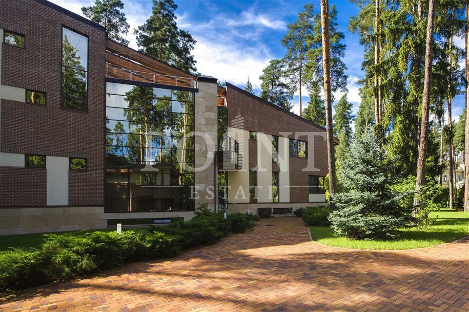 2-этажный коттедж 1 500 м² с отделкой