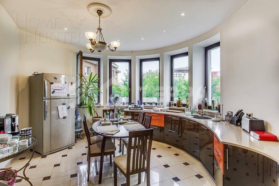 2-этажный коттедж 350 м² с отделкой