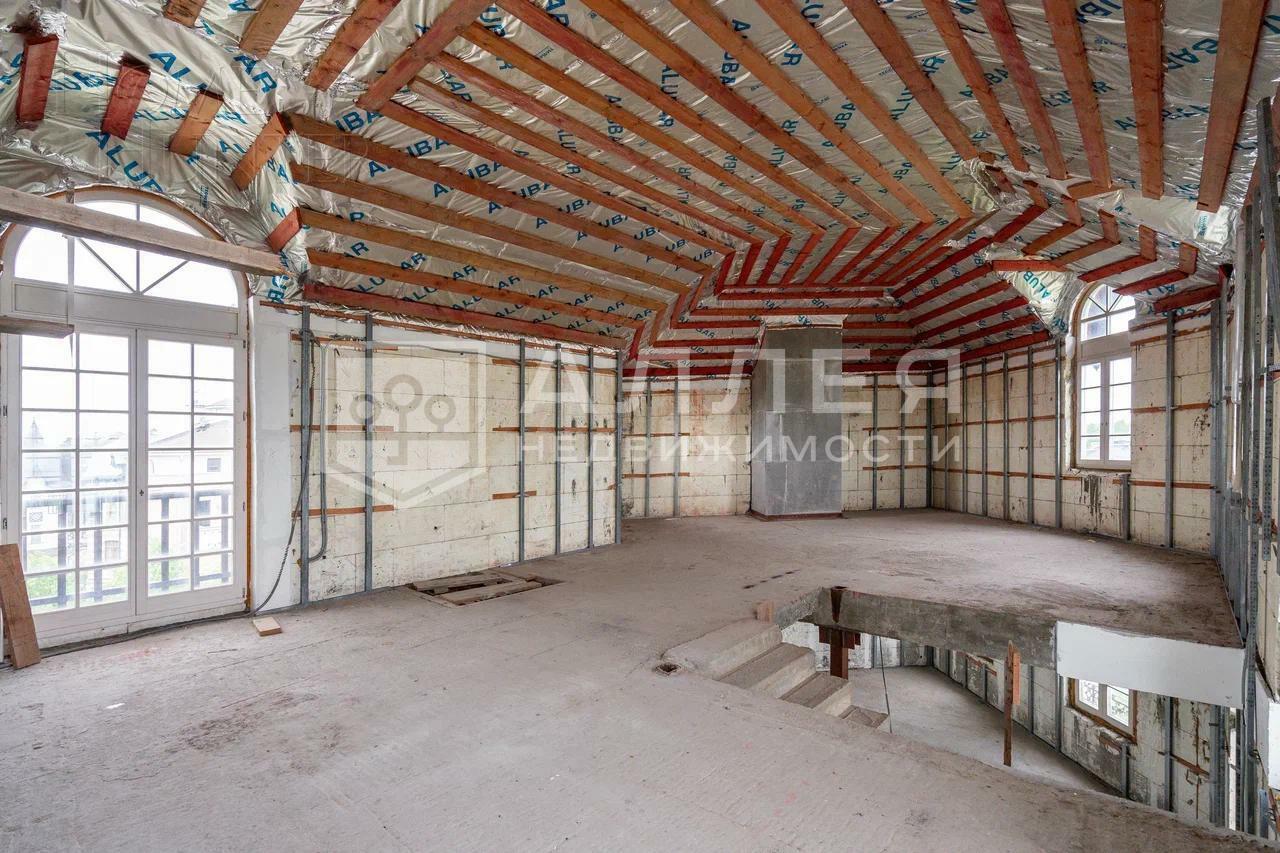 4-этажный таунхаус 362.6 м² без отделки