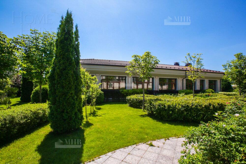 2-этажный коттедж 1 100 м² с отделкой