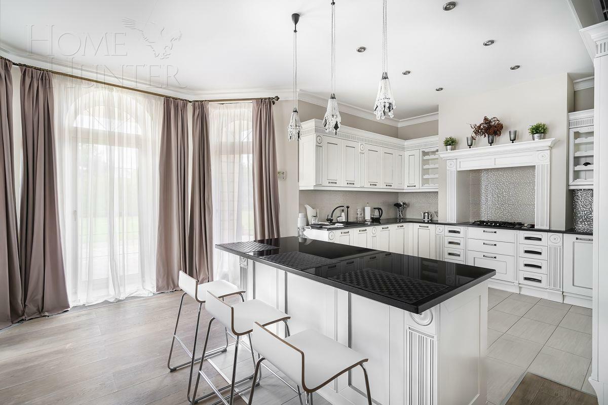 3-этажный коттедж 300 м² с отделкой