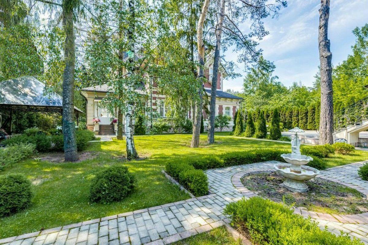 3-этажный коттедж 580 м² с отделкой