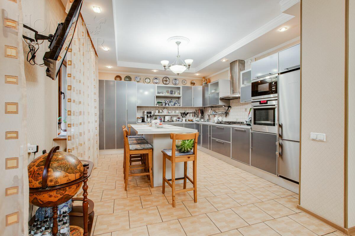 2-этажный коттедж 880 м² с отделкой