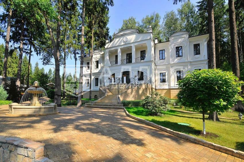 2-этажный коттедж 850 м² с отделкой