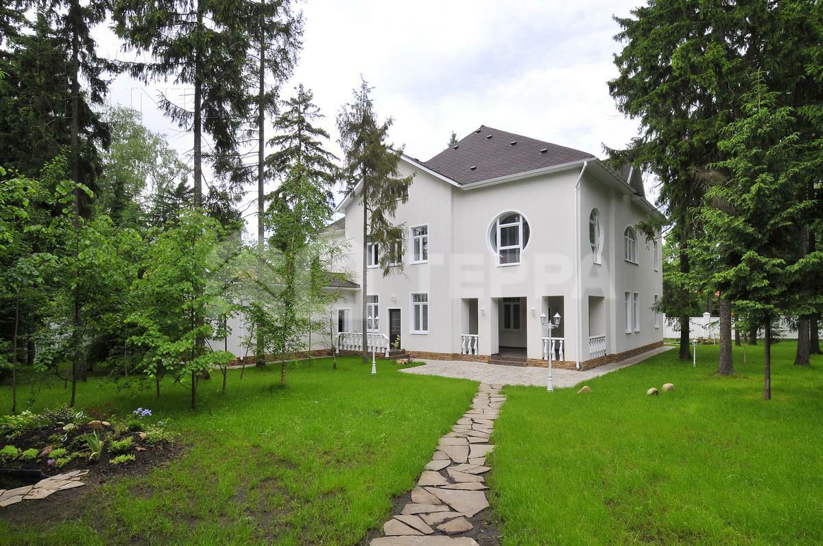 2-этажный коттедж 860 м² с отделкой