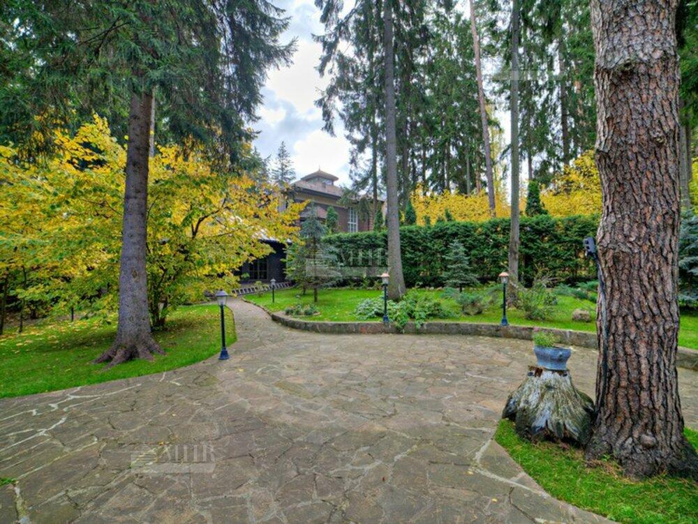 2-этажный коттедж 550 м² с отделкой